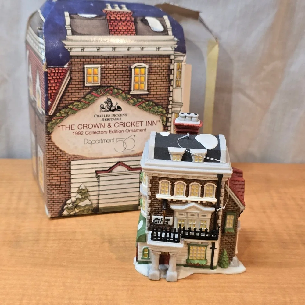 Department 56 The Crown & Cricket‎ Inn 1992 Collectors Ed Christmas Ornament VTG